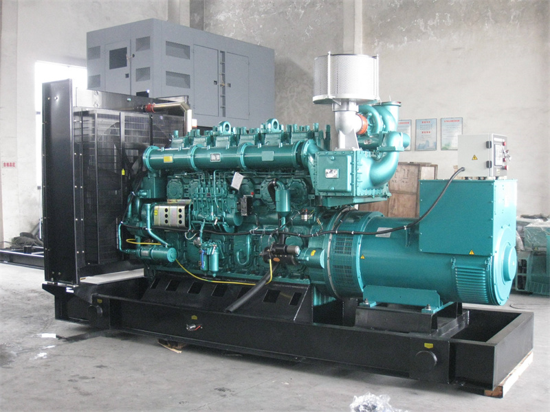 临翔200KW 柴油发电机的油耗是多少？