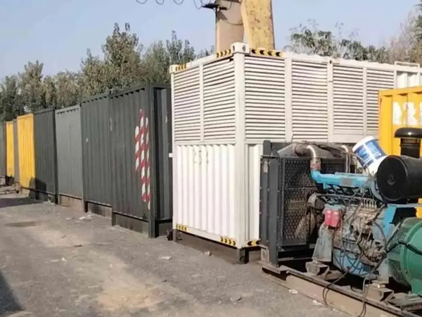 临翔200KW柴油发电机机组每小时油耗是多少？